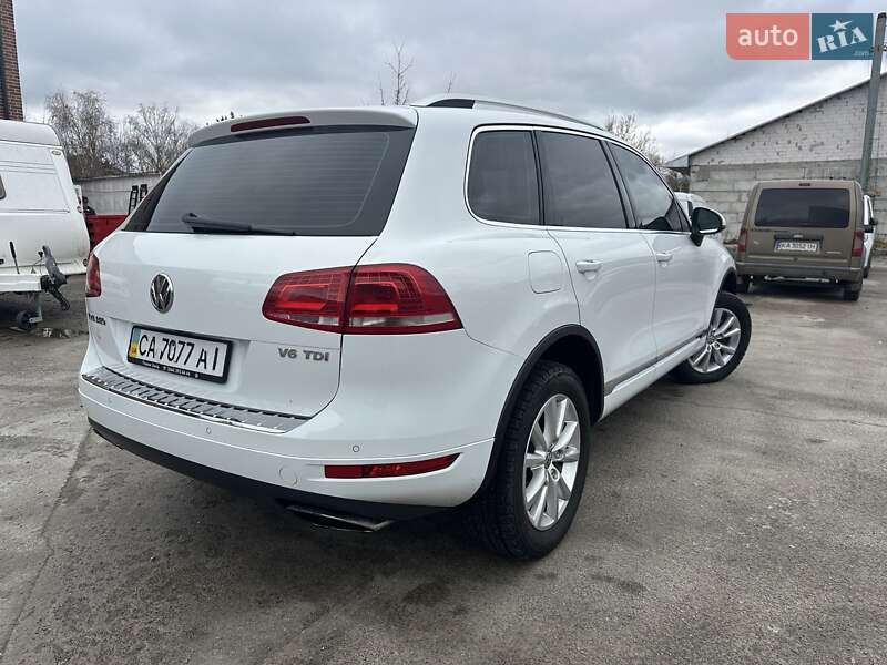 Внедорожник / Кроссовер Volkswagen Touareg 2013 в Киеве