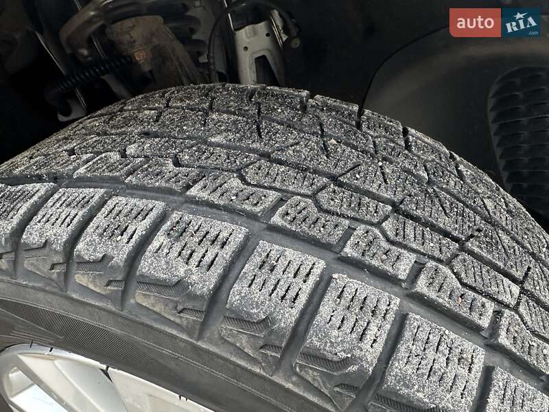 Внедорожник / Кроссовер Volkswagen Touareg 2013 в Киеве