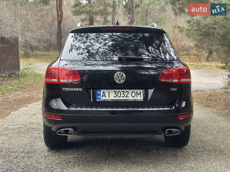 Внедорожник / Кроссовер Volkswagen Touareg 2011 в Киеве