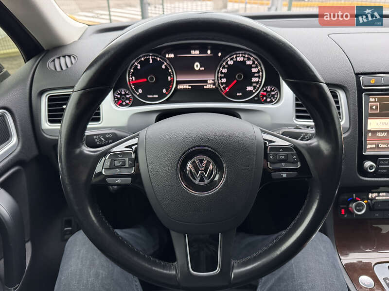 Внедорожник / Кроссовер Volkswagen Touareg 2017 в Киеве