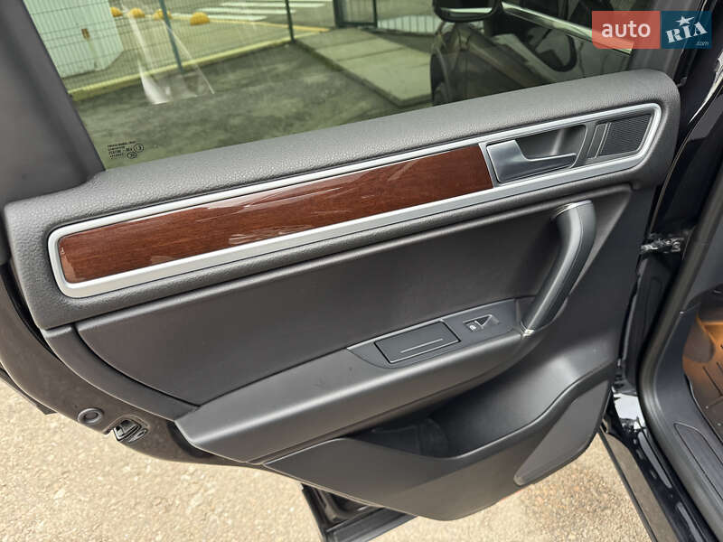 Внедорожник / Кроссовер Volkswagen Touareg 2017 в Киеве