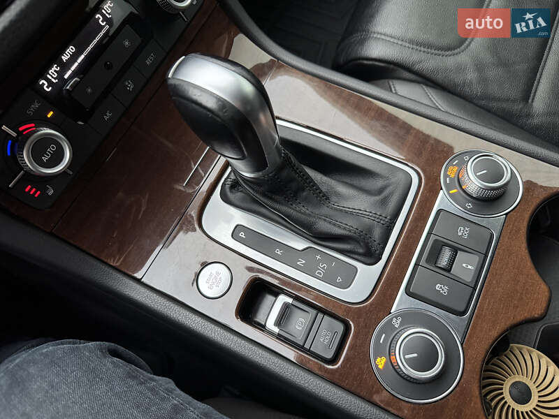 Внедорожник / Кроссовер Volkswagen Touareg 2017 в Киеве