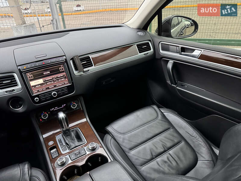Внедорожник / Кроссовер Volkswagen Touareg 2017 в Киеве