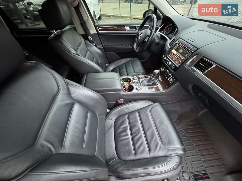 Внедорожник / Кроссовер Volkswagen Touareg 2017 в Киеве