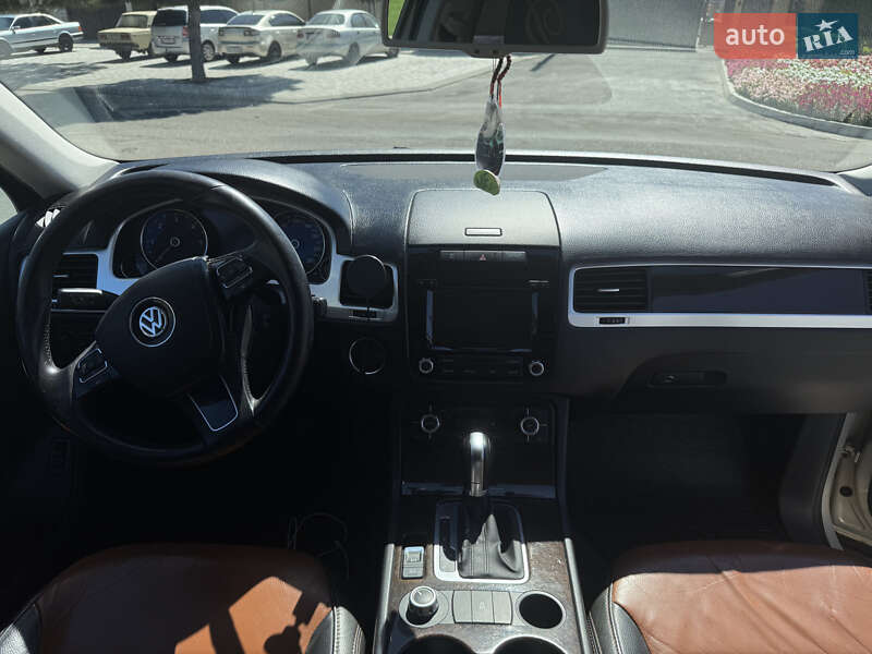 Внедорожник / Кроссовер Volkswagen Touareg 2013 в Запорожье