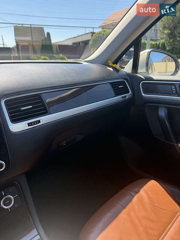 Внедорожник / Кроссовер Volkswagen Touareg 2013 в Запорожье