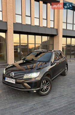 Позашляховик / Кросовер Volkswagen Touareg 2015 в Вінниці