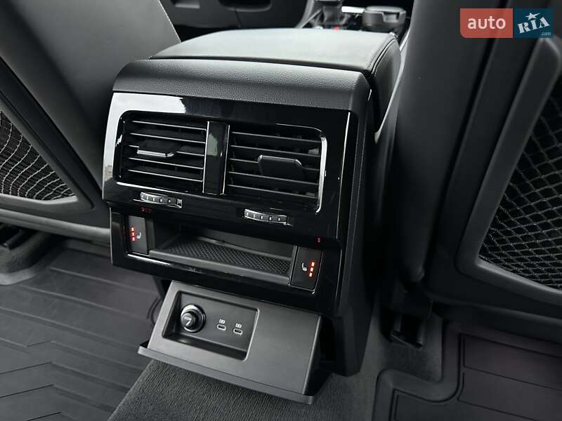 Внедорожник / Кроссовер Volkswagen Touareg 2021 в Киеве