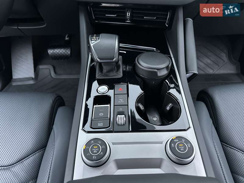 Внедорожник / Кроссовер Volkswagen Touareg 2021 в Киеве