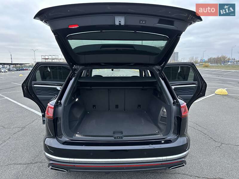 Внедорожник / Кроссовер Volkswagen Touareg 2021 в Киеве