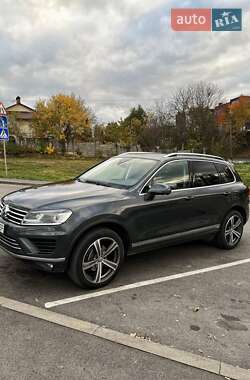 Внедорожник / Кроссовер Volkswagen Touareg 2015 в Виннице