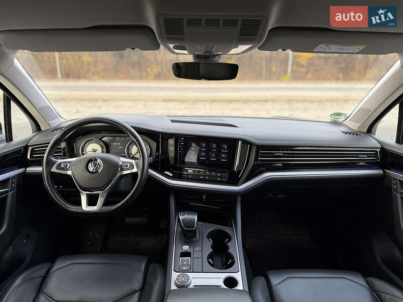 Внедорожник / Кроссовер Volkswagen Touareg 2018 в Днепре фото 17 Внедорожник / Кроссовер Volkswagen Touareg 2018 в Днепре