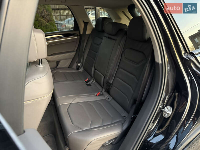 Внедорожник / Кроссовер Volkswagen Touareg 2020 в Киеве