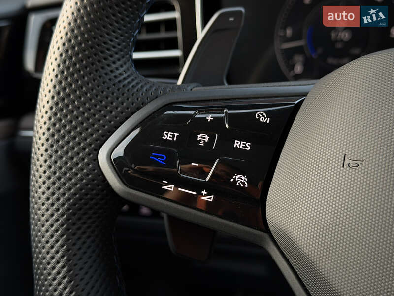 Внедорожник / Кроссовер Volkswagen Touareg 2020 в Киеве