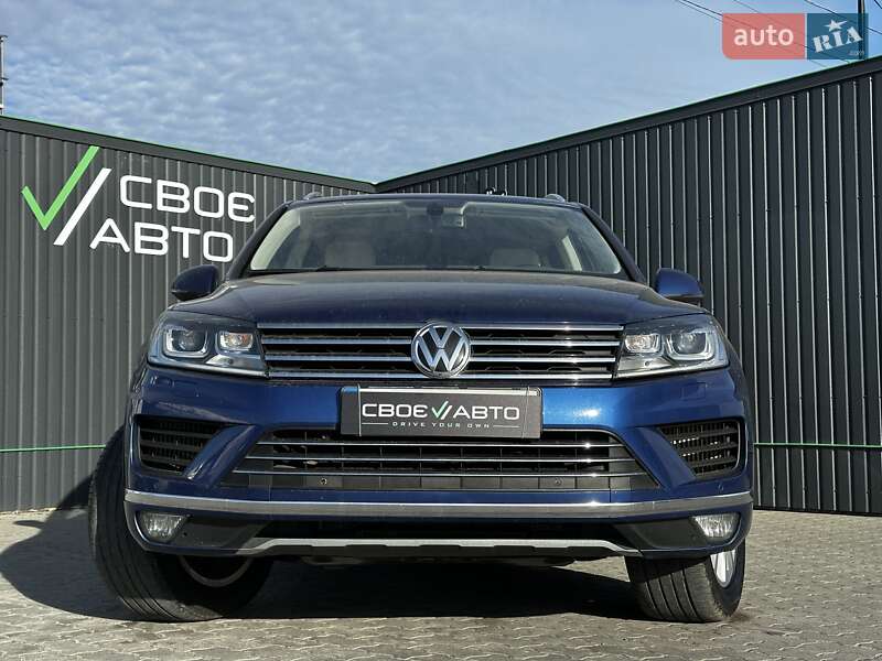 Внедорожник / Кроссовер Volkswagen Touareg 2014 в Львове