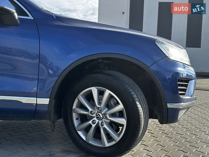 Внедорожник / Кроссовер Volkswagen Touareg 2014 в Львове