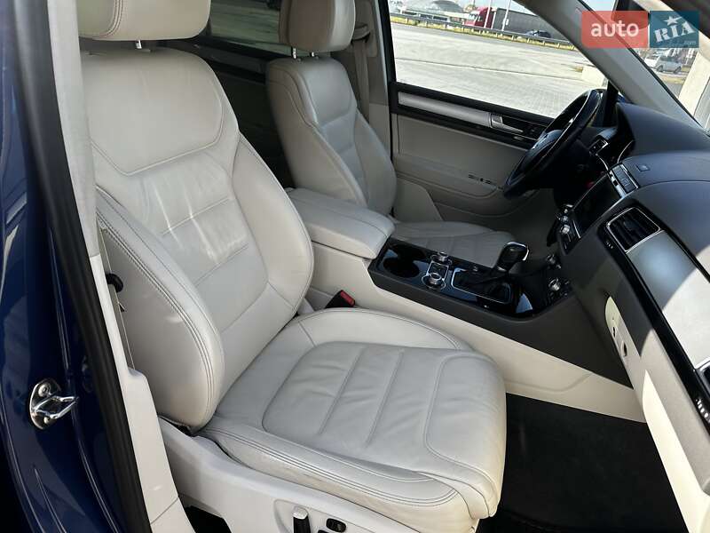 Внедорожник / Кроссовер Volkswagen Touareg 2014 в Львове