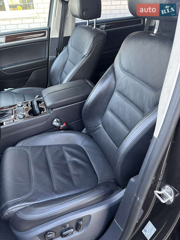 Внедорожник / Кроссовер Volkswagen Touareg 2017 в Глобине