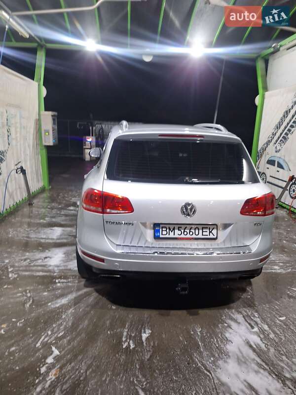 Внедорожник / Кроссовер Volkswagen Touareg 2012 в Конотопе