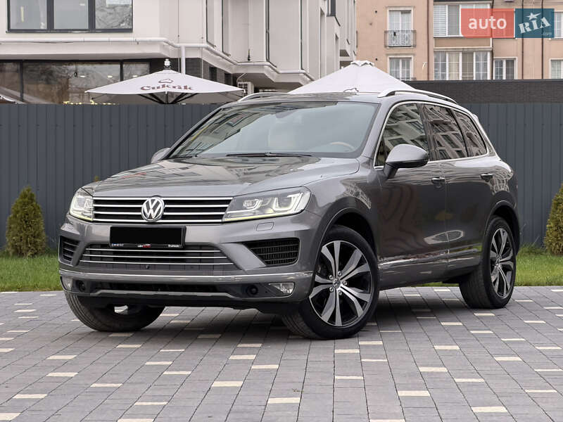 Внедорожник / Кроссовер Volkswagen Touareg 2015 в Ужгороде