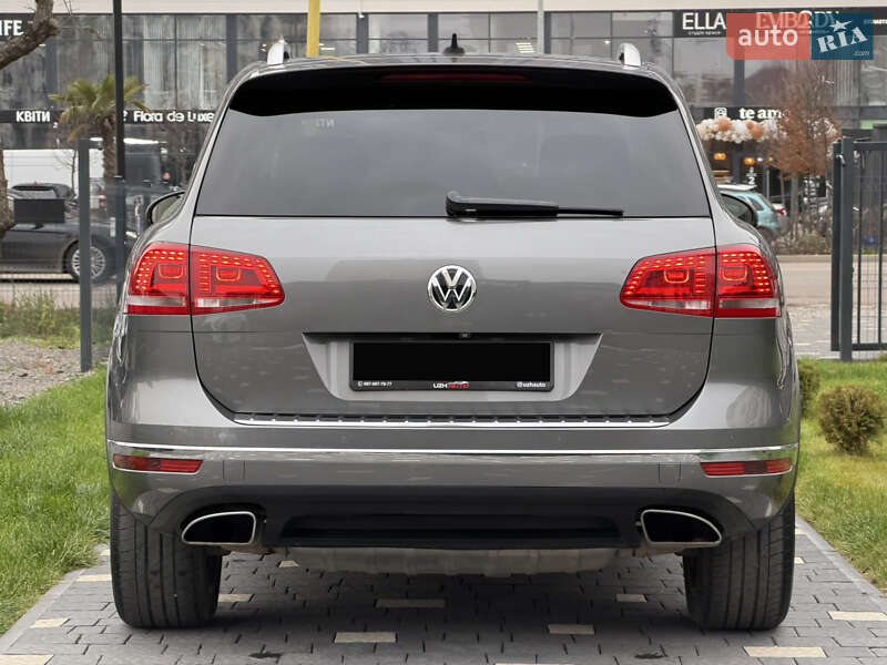 Внедорожник / Кроссовер Volkswagen Touareg 2015 в Ужгороде