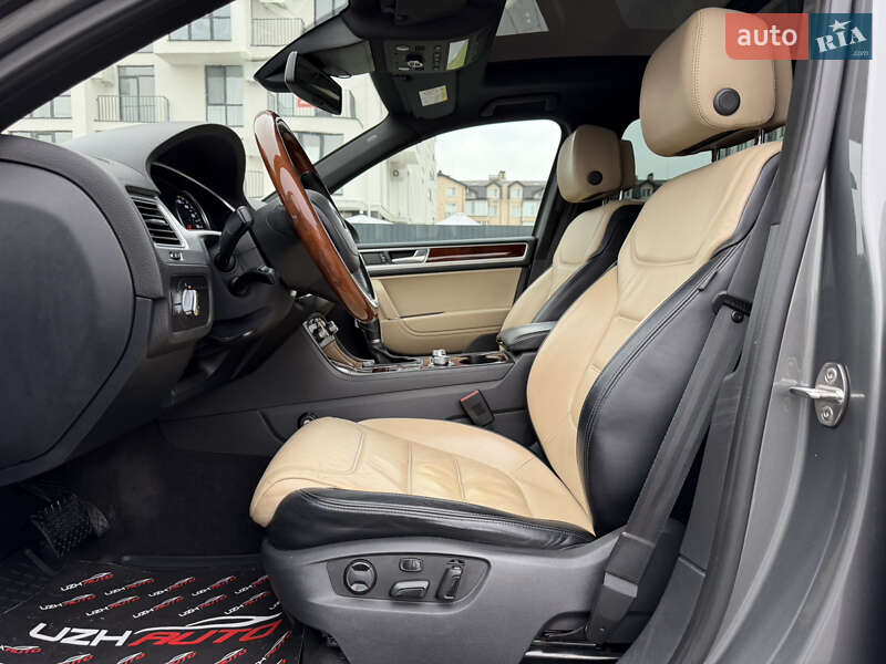 Внедорожник / Кроссовер Volkswagen Touareg 2015 в Ужгороде