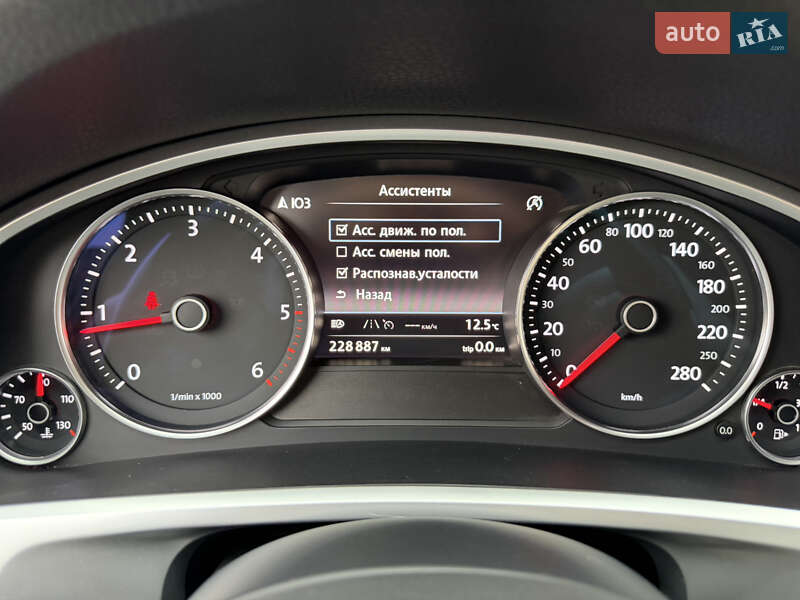 Внедорожник / Кроссовер Volkswagen Touareg 2015 в Ужгороде