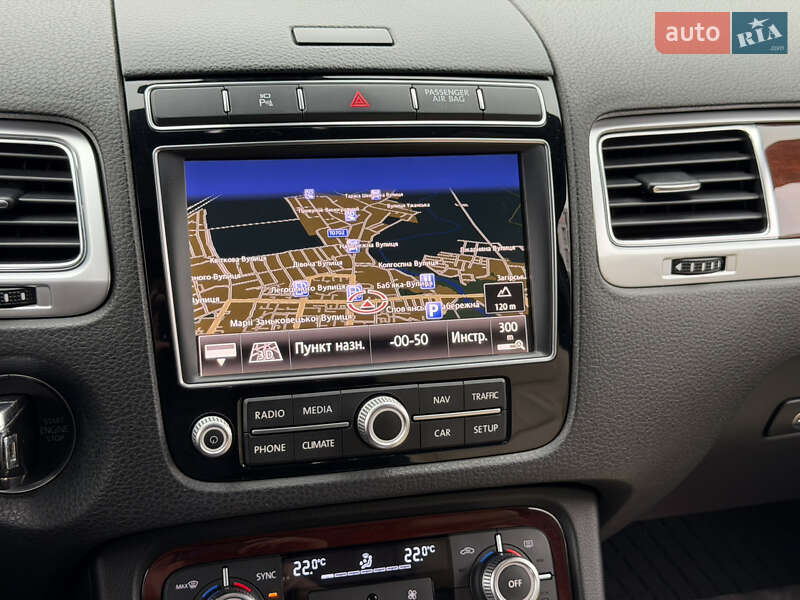 Внедорожник / Кроссовер Volkswagen Touareg 2015 в Ужгороде