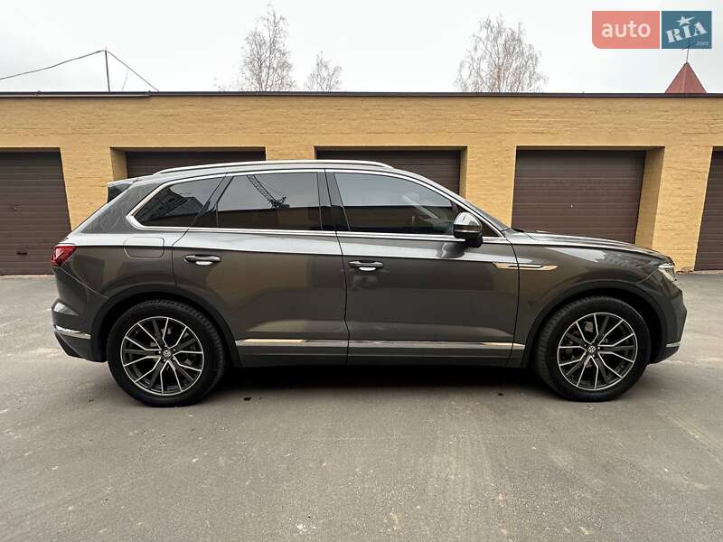 Внедорожник / Кроссовер Volkswagen Touareg 2019 в Миргороде