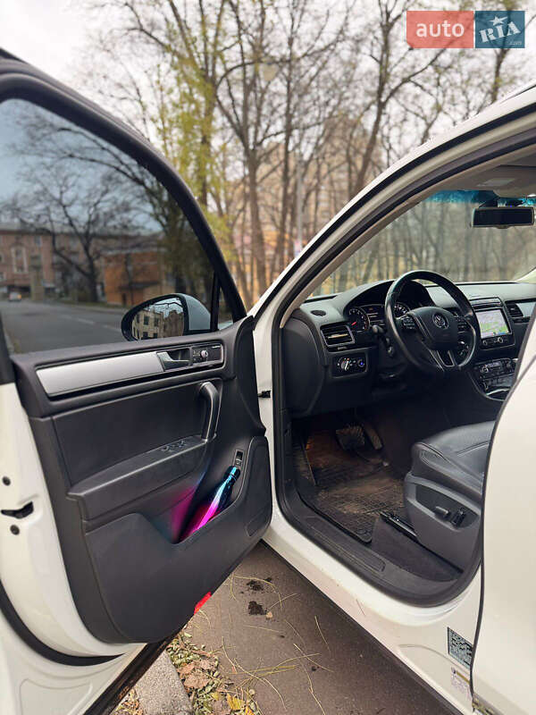Внедорожник / Кроссовер Volkswagen Touareg 2015 в Киеве фото 9 Внедорожник / Кроссовер Volkswagen Touareg 2015 в Киеве