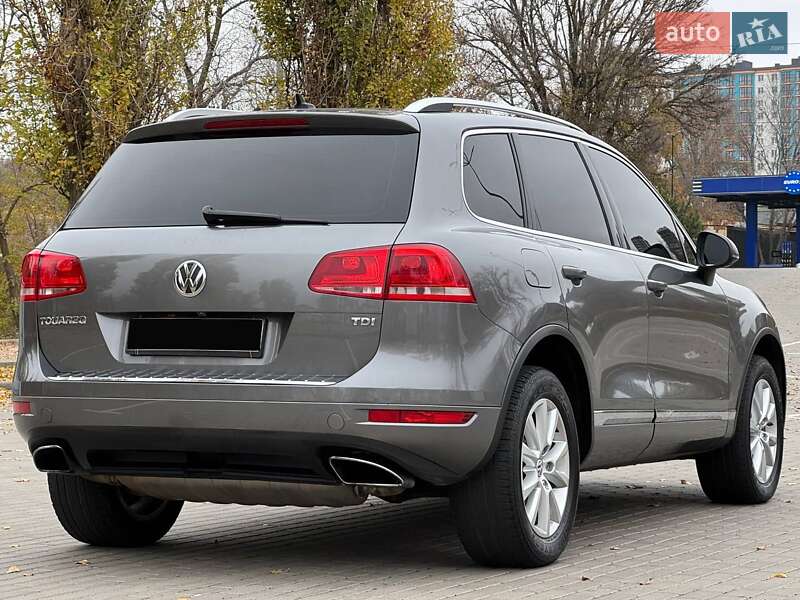 Внедорожник / Кроссовер Volkswagen Touareg 2012 в Запорожье