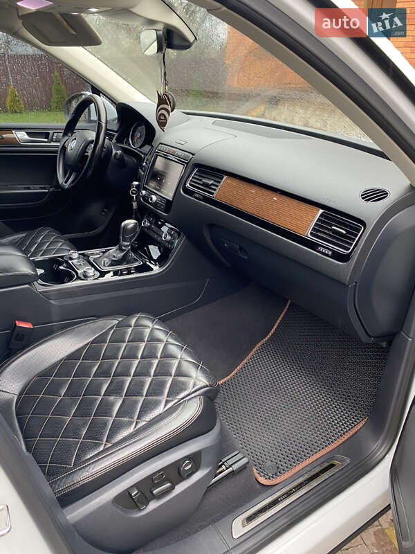 Внедорожник / Кроссовер Volkswagen Touareg 2017 в Бережанах