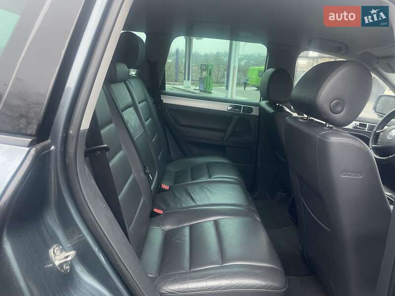 Внедорожник / Кроссовер Volkswagen Touareg 2005 в Черновцах