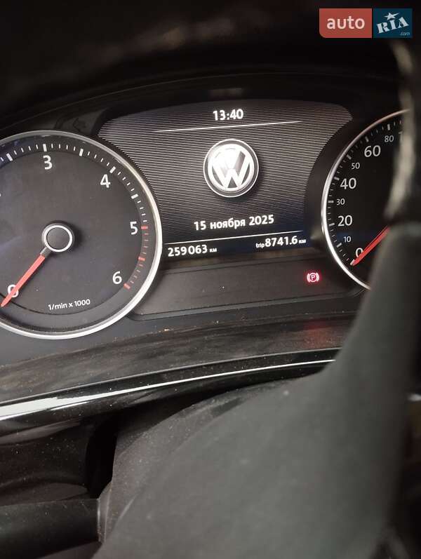 Внедорожник / Кроссовер Volkswagen Touareg 2014 в Новых Петровцах