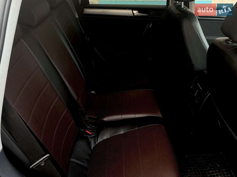 Внедорожник / Кроссовер Volkswagen Touareg 2011 в Сумах