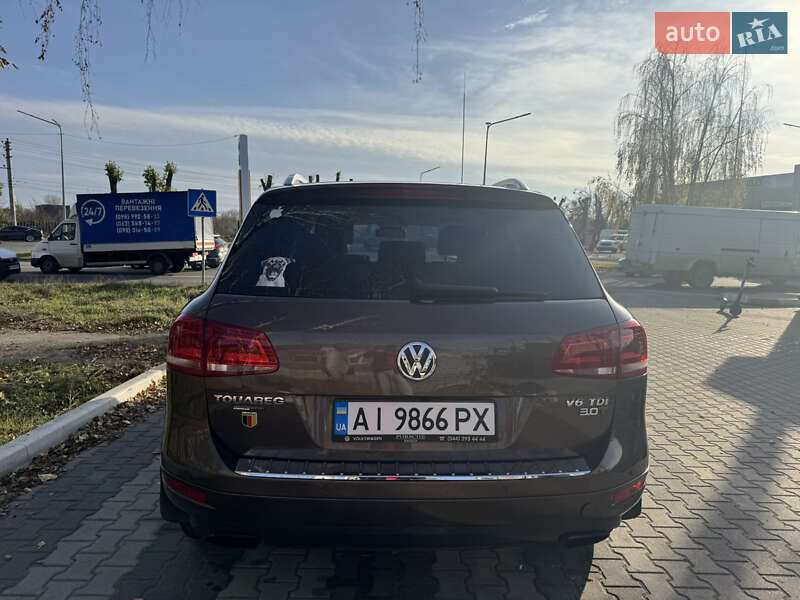 Внедорожник / Кроссовер Volkswagen Touareg 2013 в Вишневом