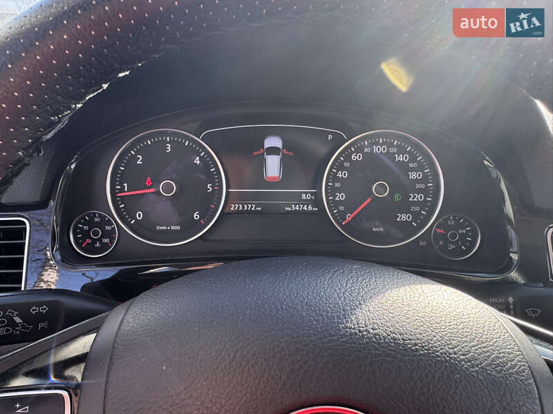 Внедорожник / Кроссовер Volkswagen Touareg 2013 в Вишневом