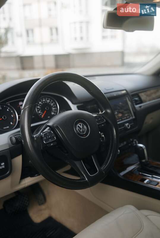 Внедорожник / Кроссовер Volkswagen Touareg 2011 в Ивано-Франковске