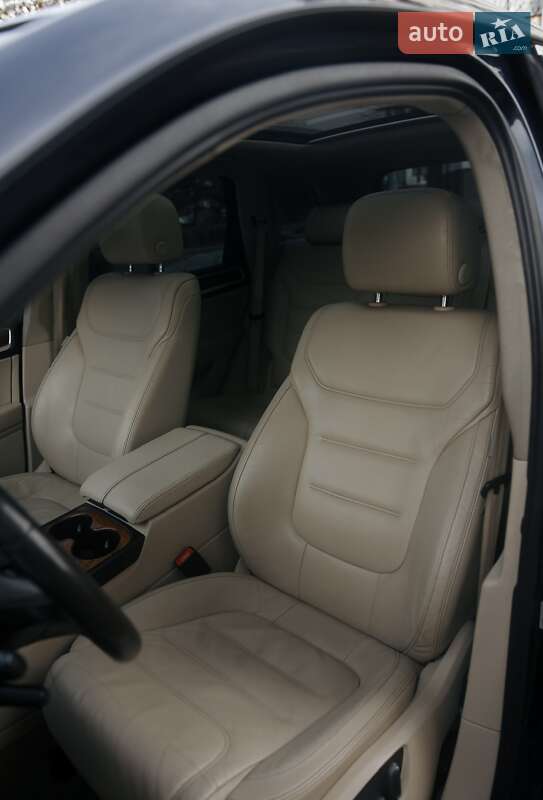 Внедорожник / Кроссовер Volkswagen Touareg 2011 в Ивано-Франковске