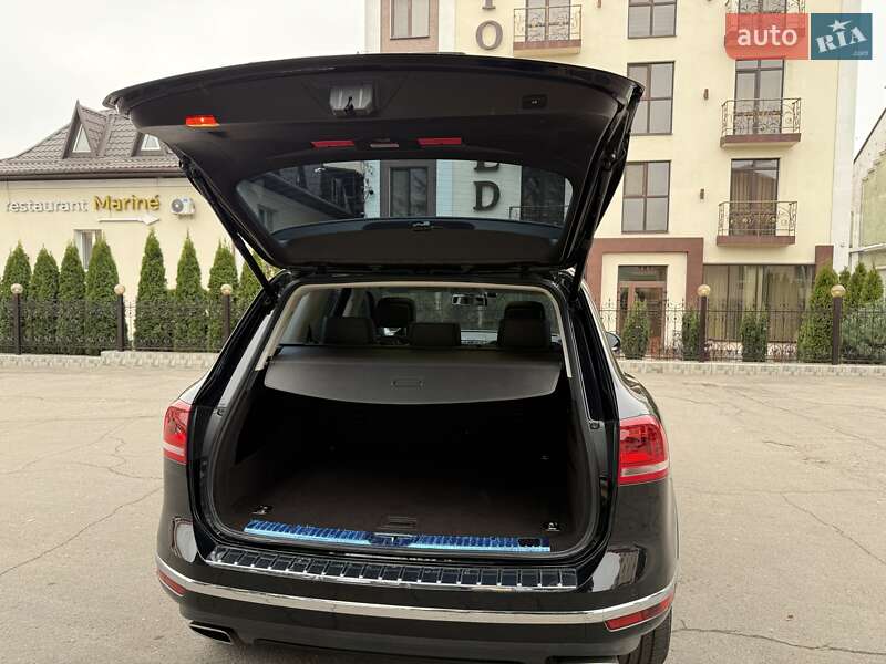 Внедорожник / Кроссовер Volkswagen Touareg 2016 в Виннице