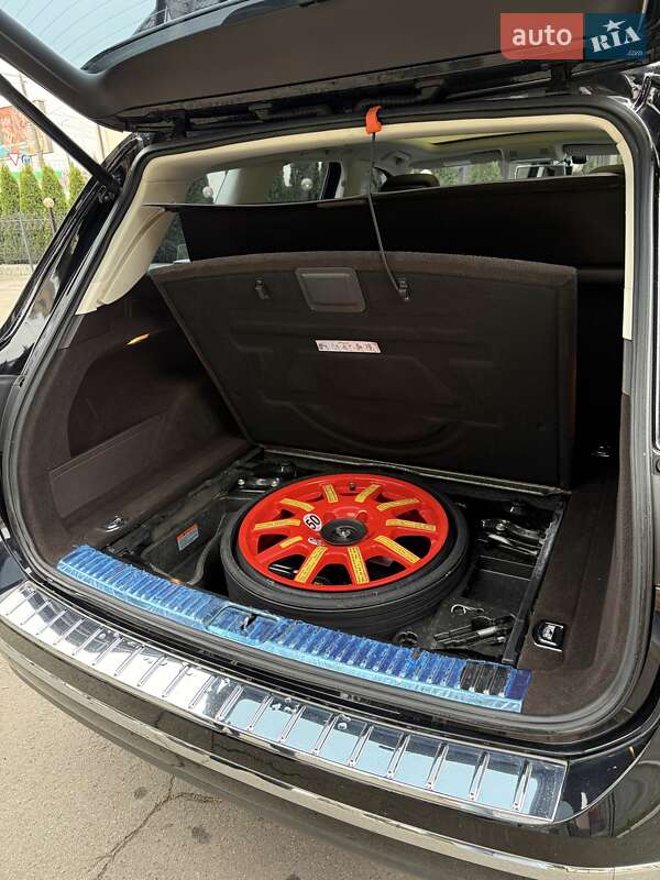 Внедорожник / Кроссовер Volkswagen Touareg 2016 в Виннице