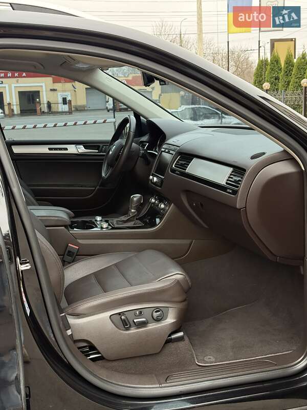 Внедорожник / Кроссовер Volkswagen Touareg 2016 в Виннице