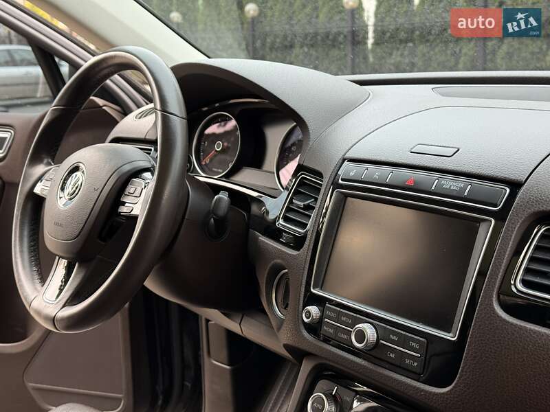 Внедорожник / Кроссовер Volkswagen Touareg 2016 в Виннице
