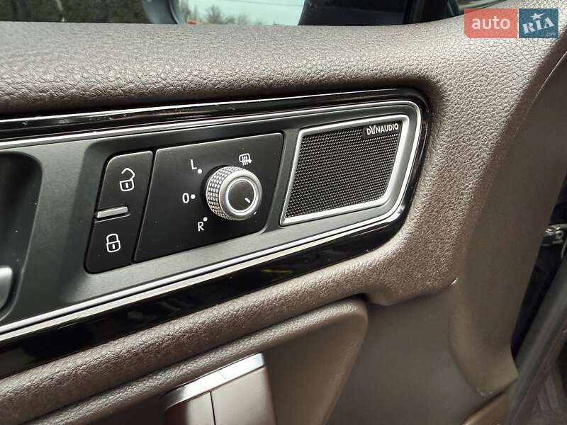 Внедорожник / Кроссовер Volkswagen Touareg 2016 в Виннице