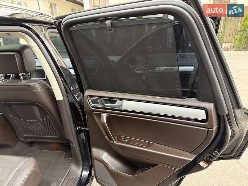 Внедорожник / Кроссовер Volkswagen Touareg 2016 в Виннице