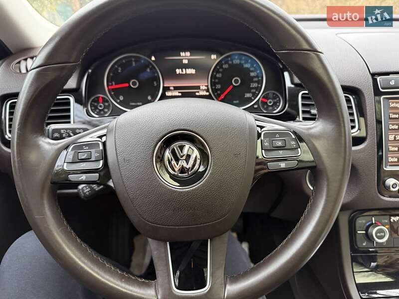 Внедорожник / Кроссовер Volkswagen Touareg 2016 в Виннице