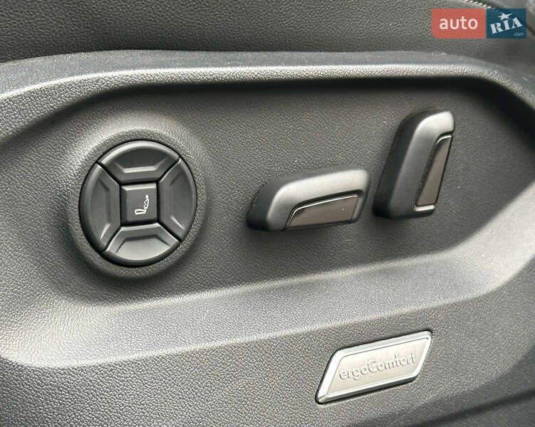 Внедорожник / Кроссовер Volkswagen Touareg 2019 в Киеве фото 44 Внедорожник / Кроссовер Volkswagen Touareg 2019 в Киеве