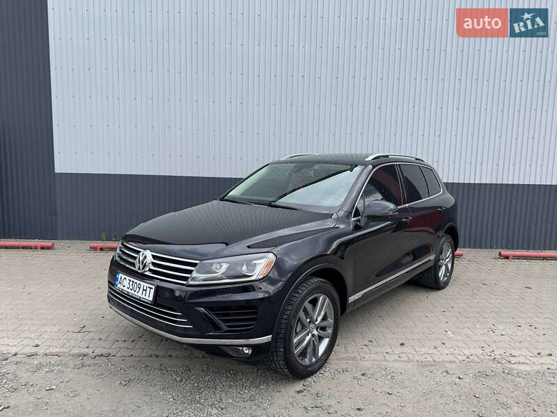Внедорожник / Кроссовер Volkswagen Touareg 2015 в Луцке