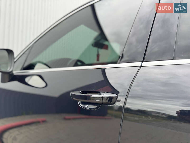 Внедорожник / Кроссовер Volkswagen Touareg 2015 в Луцке