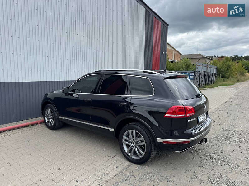 Внедорожник / Кроссовер Volkswagen Touareg 2015 в Луцке